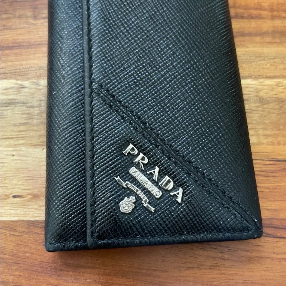 Prada Authentic Vintage Black Leather Saffiano 6 Key Holder Case. 23 - Picture 8 of 8
